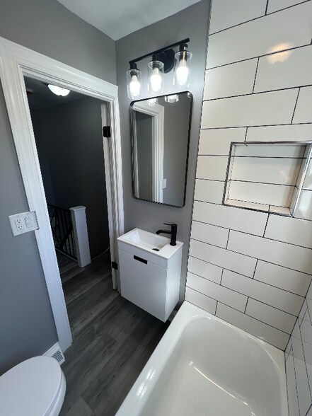 Building Photo - 510 McClellan St