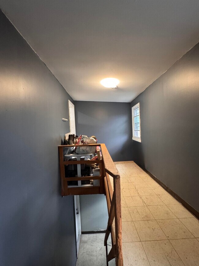 Building Photo - 161 Newman Ave