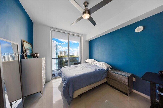 Building Photo - 3030 NE 188th St