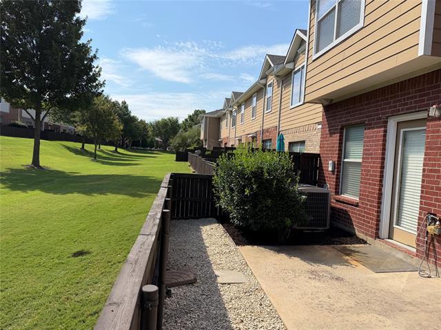 Building Photo - 8738 Bigelow Dr