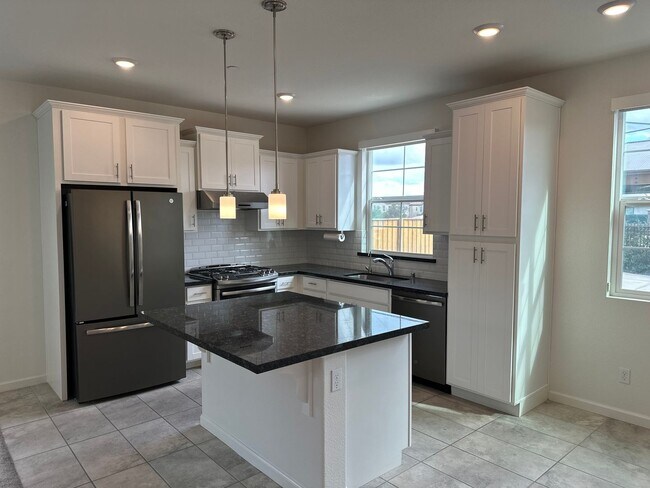 Building Photo - $500.00 off first full months rent