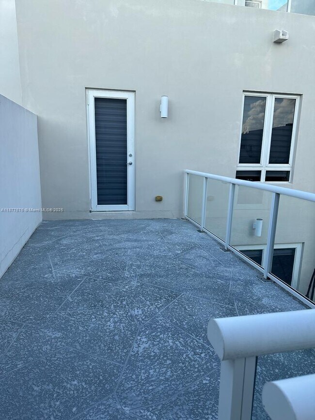 Building Photo - 6417 NW 105th Ct