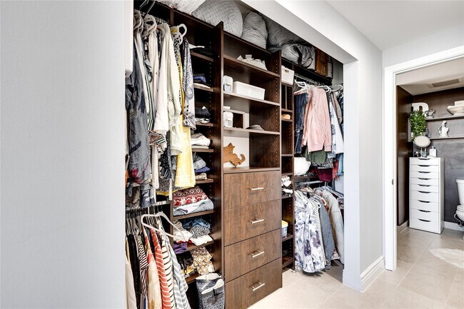 Building Photo - 511 SE 5 Ave