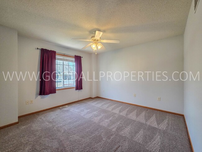 Building Photo - Spacious Townhome in Clive | 2 Bed + 2.5 Bath with Garage