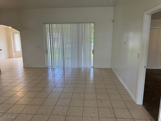 Building Photo - 1093 Countess Ave