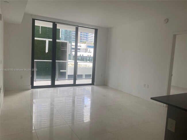 Building Photo - 1010 Brickell Ave