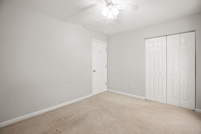 Building Photo - 10205 N Hampton Ln