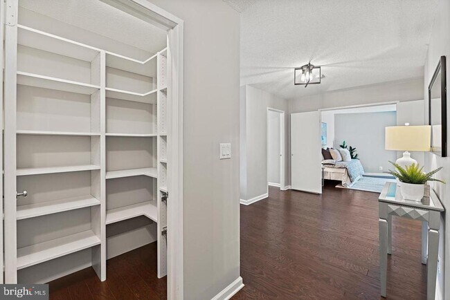 Building Photo - 8350 Greensboro Dr