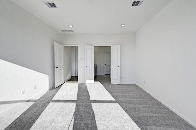 Building Photo - 2605 Mackinac Bay Dr