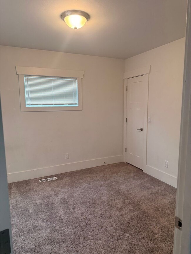 Building Photo - Updated 3-Bedroom Home with Fenced Yard – Tacoma