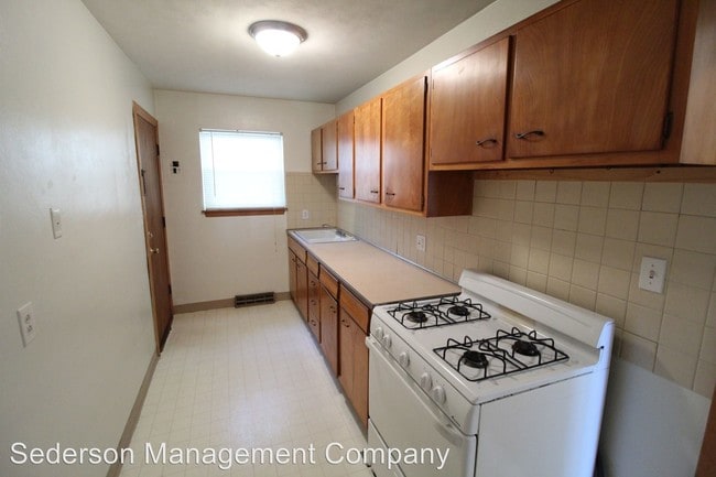 Building Photo - 1500 W 47th St