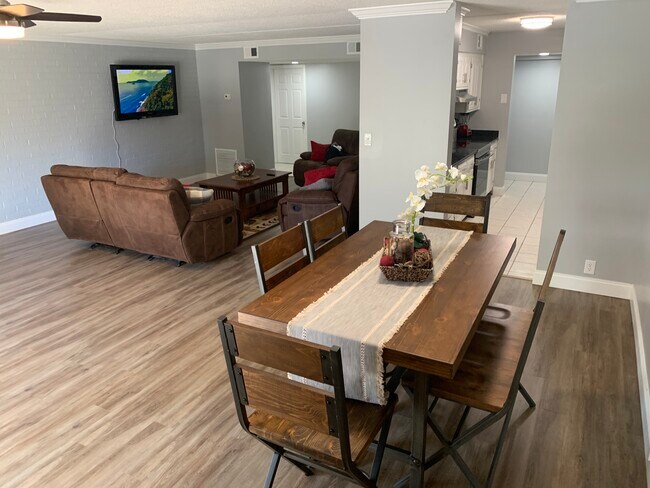 Building Photo - 8530 Madrid Ct