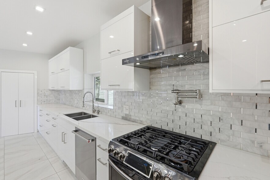 Building Photo - 8647 Corbin Ave