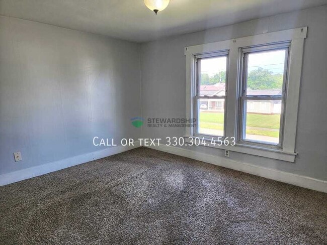 Building Photo - 461 Elson St