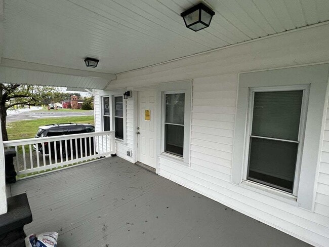 Building Photo - 3 bedroom house for rent