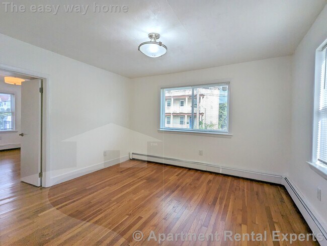 Building Photo - 322 Lowell St