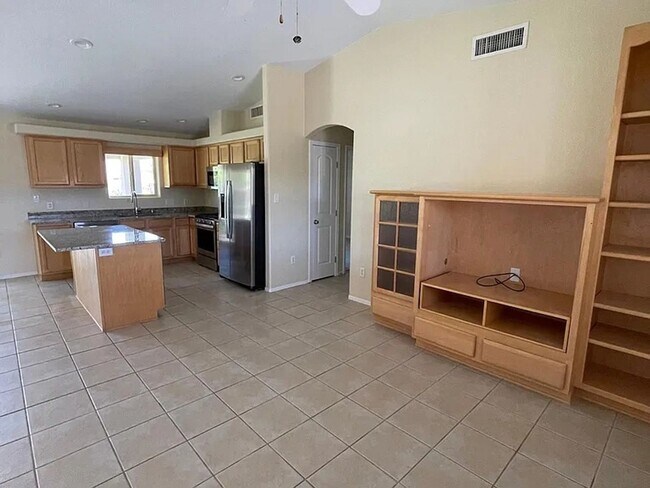 Building Photo - Beautiful Estrella Home