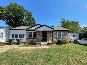 Building Photo - Move -in Special: Charming 3-Bedroom, 1-Ba...