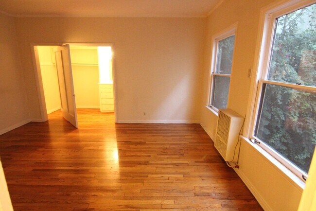 Building Photo - 846 Sanborn Ave