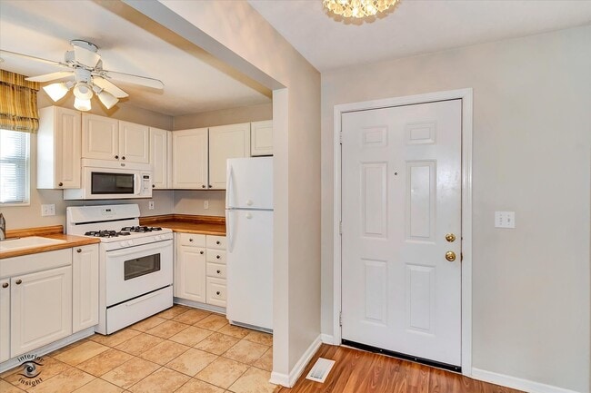 Building Photo - 608 Huntington Ct