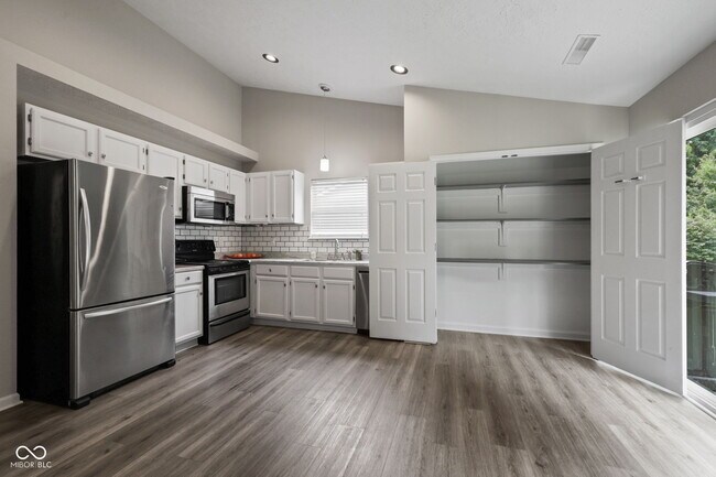 Building Photo - 6815 Cherry Laurel Ln