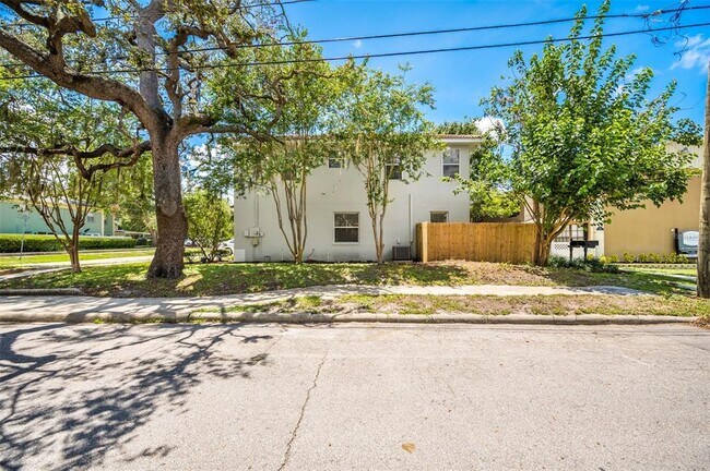 Building Photo - 2101 W De Leon St