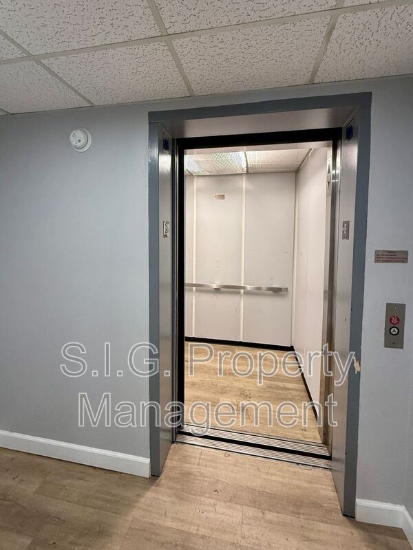 Building Photo - 4500 Laurel Canyon Blvd