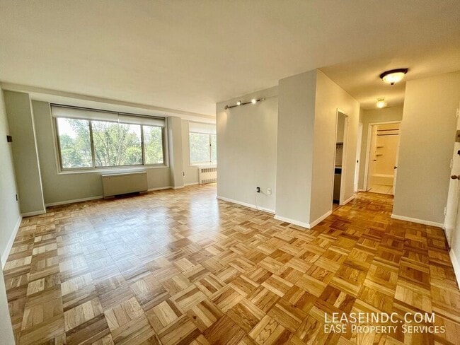 Building Photo - 4000 Tunlaw Rd NW