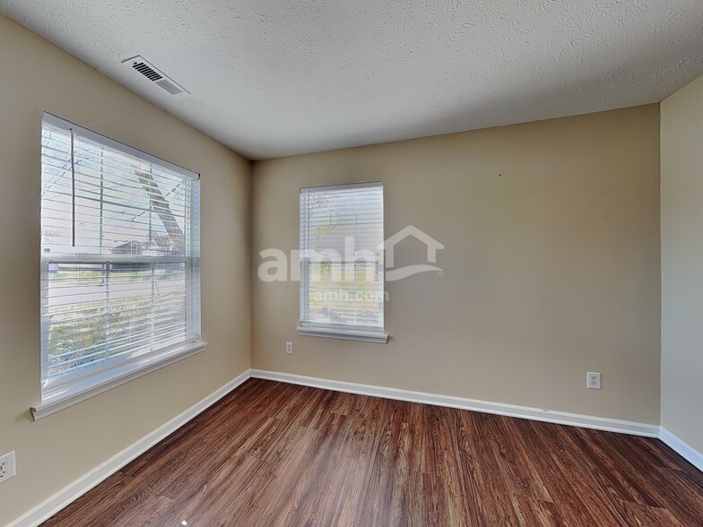 Building Photo - 10619 Northern Dancer Dr