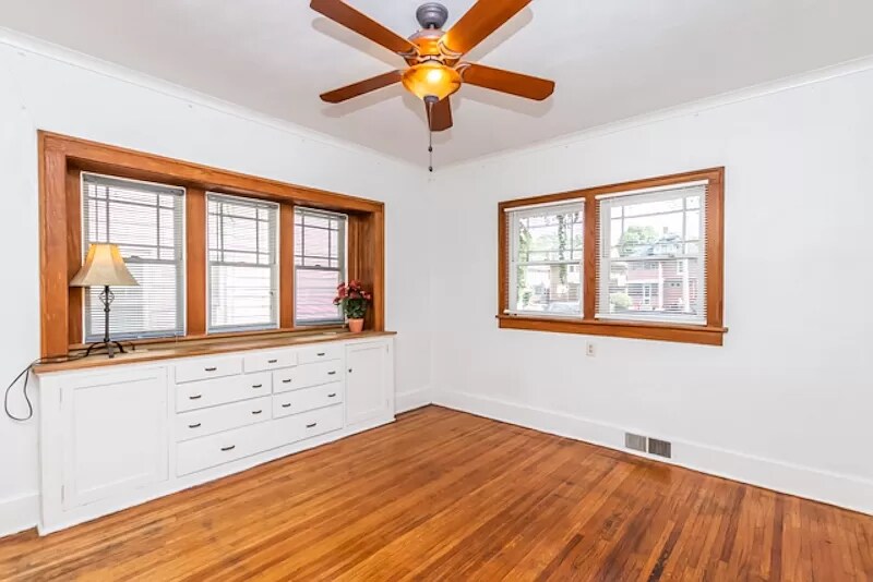 Dinning Room - 1012 N Glenwood Ave