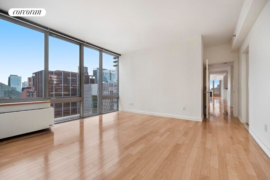 Building Photo - 225 W 60th St