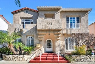 Building Photo - 2818 S Bronson Ave