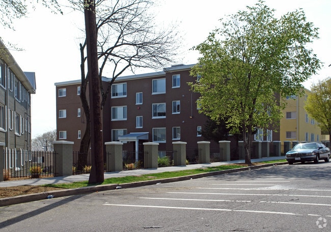 Building Photo - 701-725 Brandywine St SE