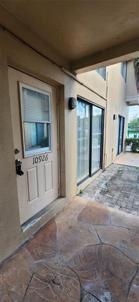 Building Photo - 10926 Royal Palm Blvd