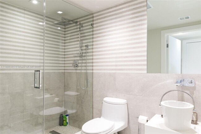 Building Photo - 1830 S Ocean Dr