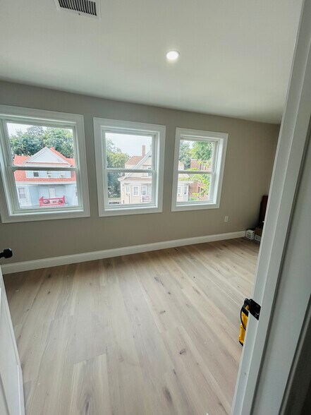 Building Photo - 9 Dennison St