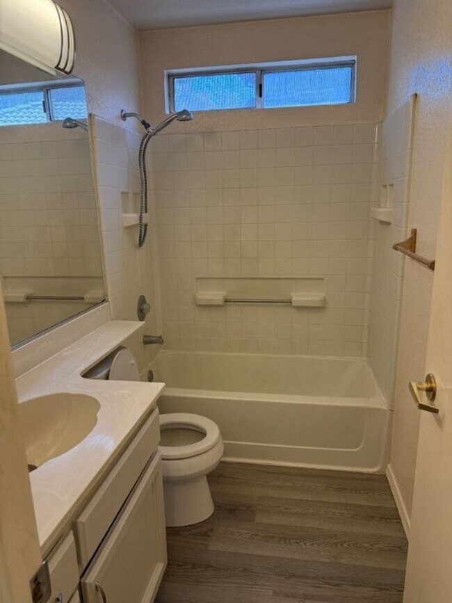 Building Photo - Modern 3 Bedroom 2 Bath One Story Browns Valley Vacaville *Star Rentals