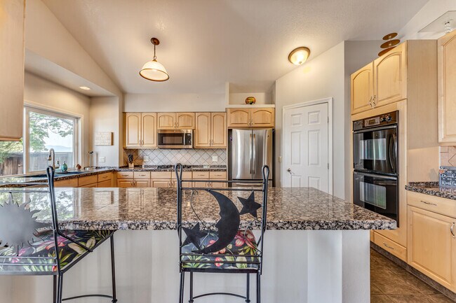 Building Photo - 2320 Overlook Ct