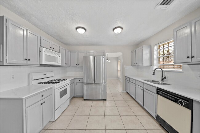 Building Photo - 11311 Brettwood Dr