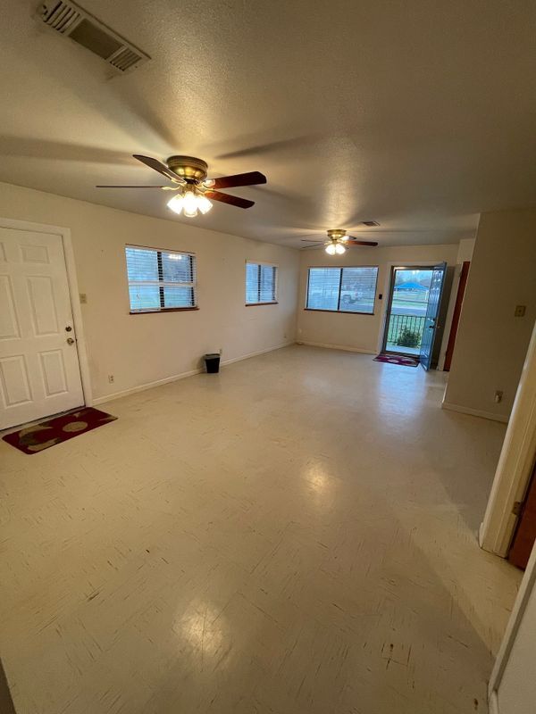 Building Photo - 605 Blanco St