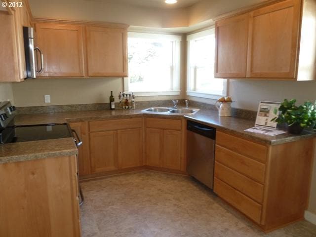 Building Photo - Charming 3 bedroom, 2 bath home