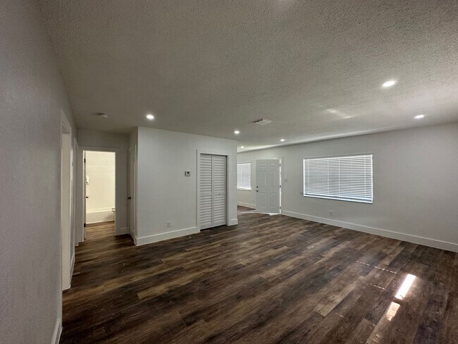 Building Photo - Edgewood Apartments LLC