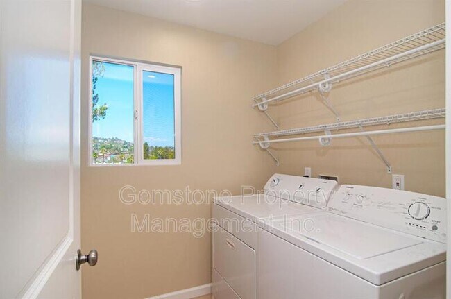 Building Photo - 5385 Brockbank Pl