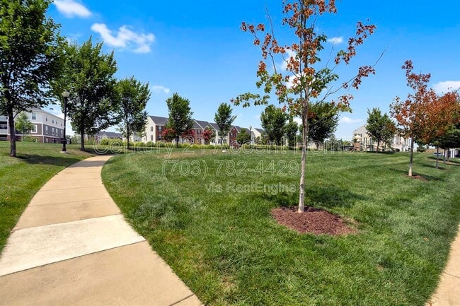 Building Photo - 24676 Hutchinson Farm Dr