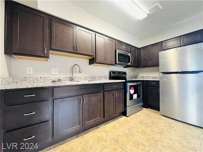 Building Photo - 2920 E Siki Ct