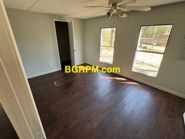 Building Photo - 4 BD, 2 BA, Home in Cabot
