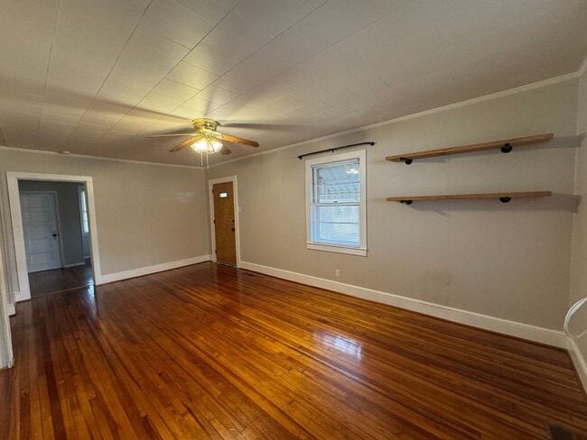 Building Photo - Available to Show