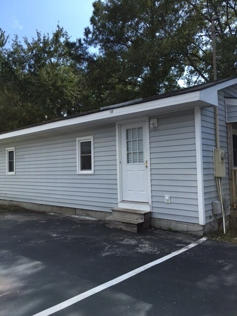 Building Photo - 140 Pine St