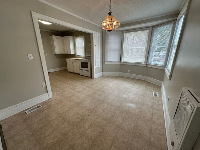 Building Photo - Charming and Spacious 2-Bedroom, 2-Bathroom Rental in Henderson, NC