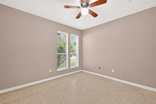 Building Photo - 7403 Shady Vale Ln